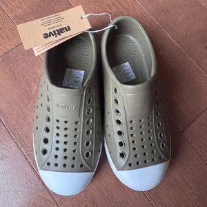 BNWT Native Shoes Kids' Jefferson Water Friendly Slip-On Sneaker in size 11